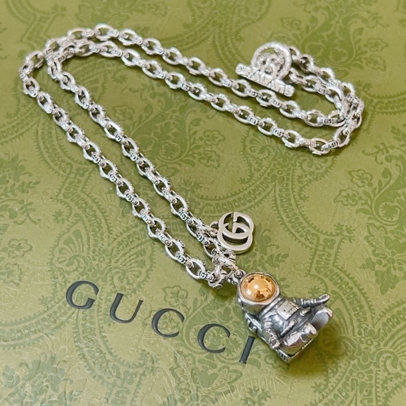 G*u*i necklaces
